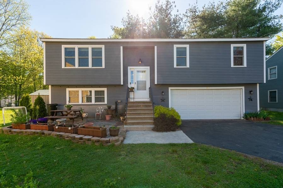 14 Cottage St #D, Pepperell, MA 01463