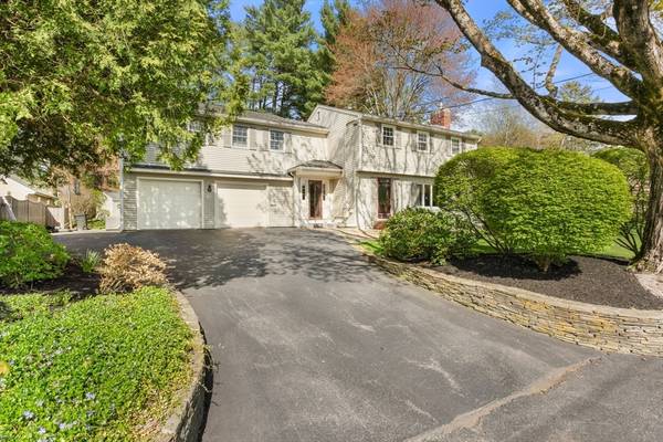 59 Howard Ave, Lynnfield, MA 01940