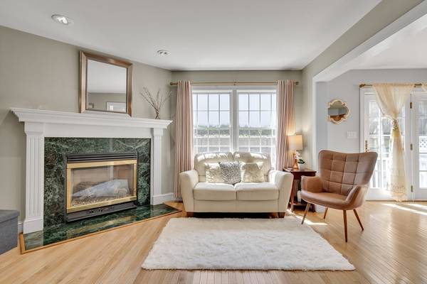 8 Edgemoor Cir #8, Wellesley, MA 02482