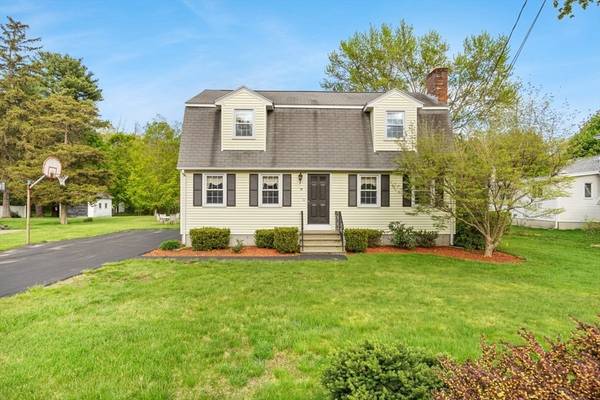 30 Oakland St, Medway, MA 02053