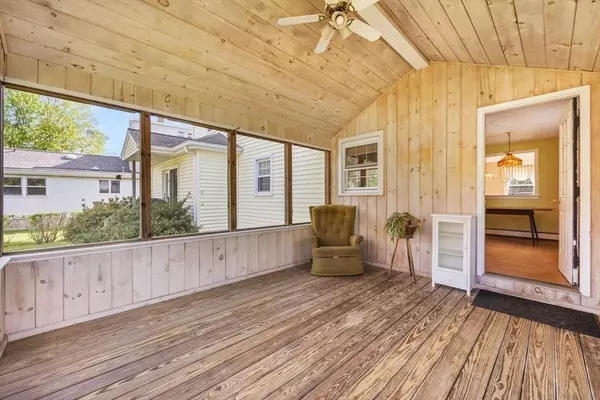 Medway, MA 02053,30 Oakland St