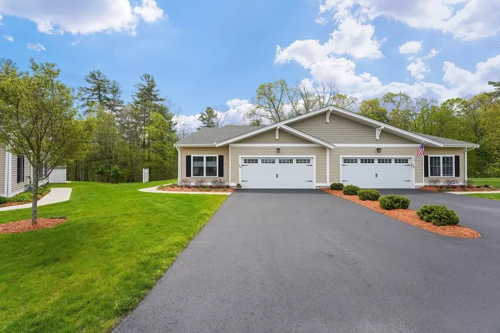 Uxbridge, MA 01569,107 Rogerson Crossing #107