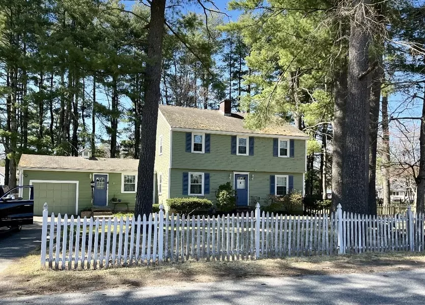 19 Brook St, Hudson, MA 01749