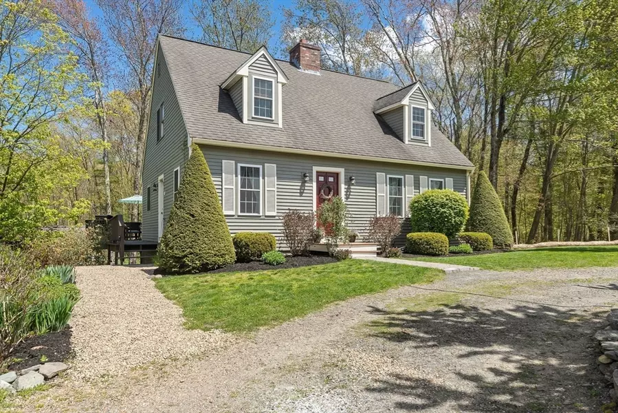 42 Stewart St, West Newbury, MA 01985