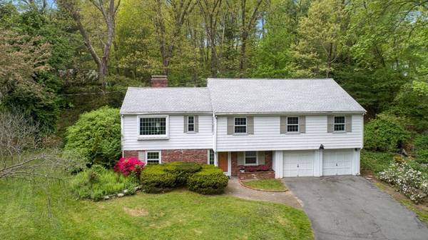 5 Alexandra Road, Lynnfield, MA 01940