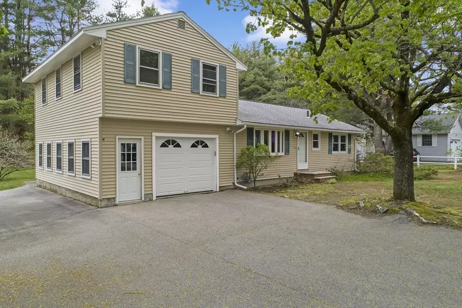 41 Emery St, Merrimac, MA 01860