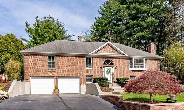 11 Fawn Ln, Westfield, MA 01085