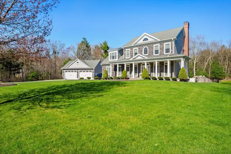 23 Round Farm Rd, Rehoboth, MA 02769