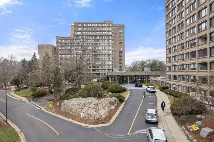 250 Hammond Pond Pkwy #1207S, Newton, MA 02467