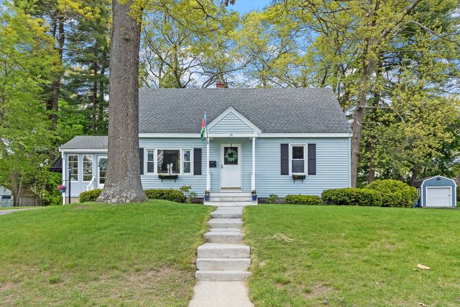 19 Pleasant Street, Chelmsford, MA 01824