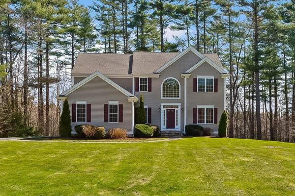 9 Chris Jenn Brooke Ln, Lakeville, MA 02347