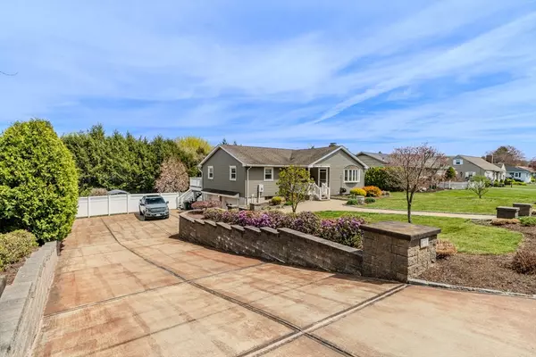 Ludlow, MA 01056,15 Richmond Rd