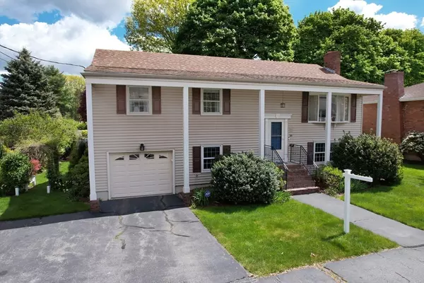 39 Riverside Drive, Reading, MA 01867