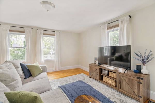 229 Hurley St #1, Cambridge, MA 02141