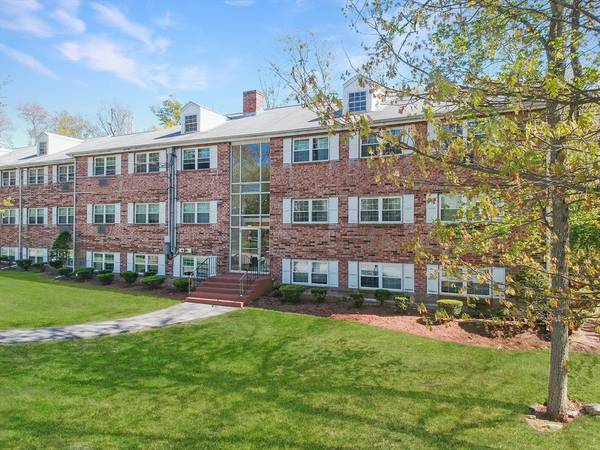 90 Farrwood Ave #1, North Andover, MA 01845