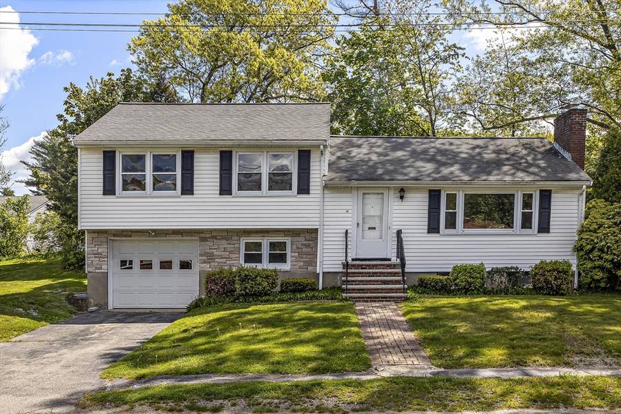 18 Manning Rd, Dedham, MA 02026