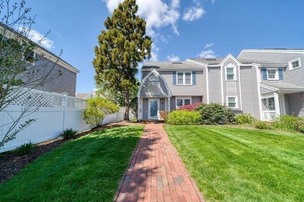 Barnstable, MA 02601,381 Ocean St #1