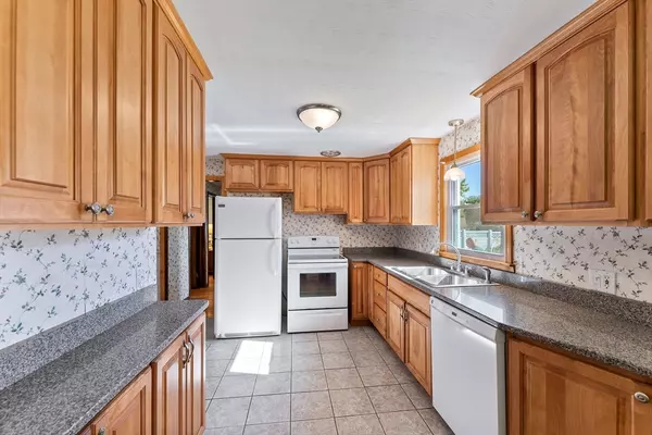 Ludlow, MA 01056,19 Beachside Dr