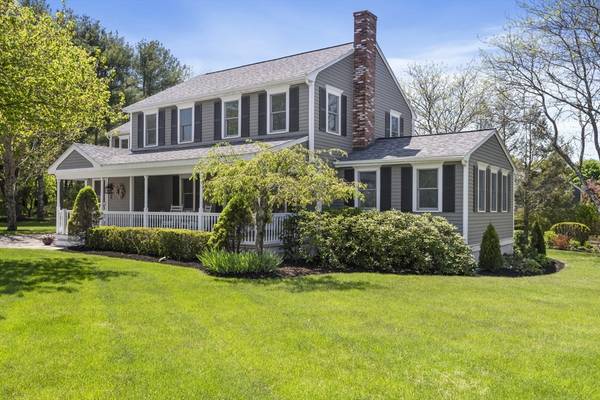 2 Newell Dr, Medfield, MA 02052