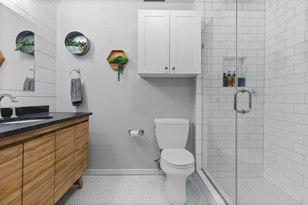 21 Wormwood St #619 Boston, MA 02210