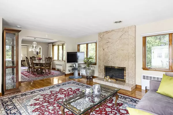 156 Woodcliff Rd Newton, MA 02461