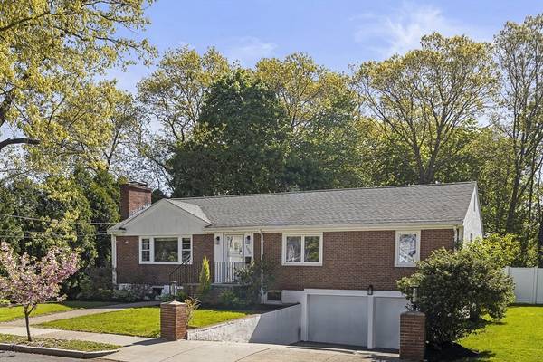 156 Woodcliff Rd, Newton, MA 02461