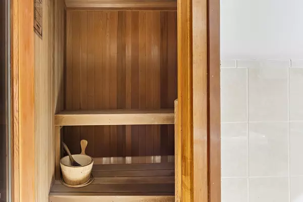 156 Woodcliff Rd Newton, MA 02461