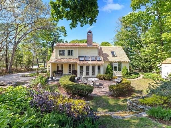 243 Saint George St, Duxbury, MA 02332