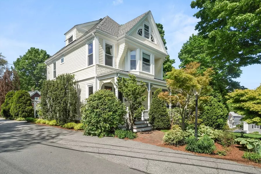 3 Cedar Ave, Stoneham, MA 02180