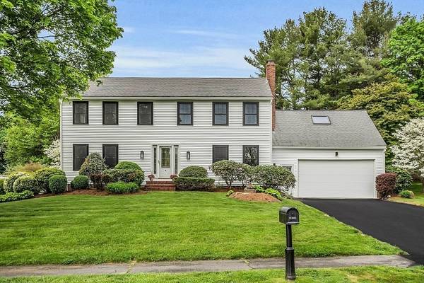 8 Lantern Ln, Shrewsbury, MA 01545