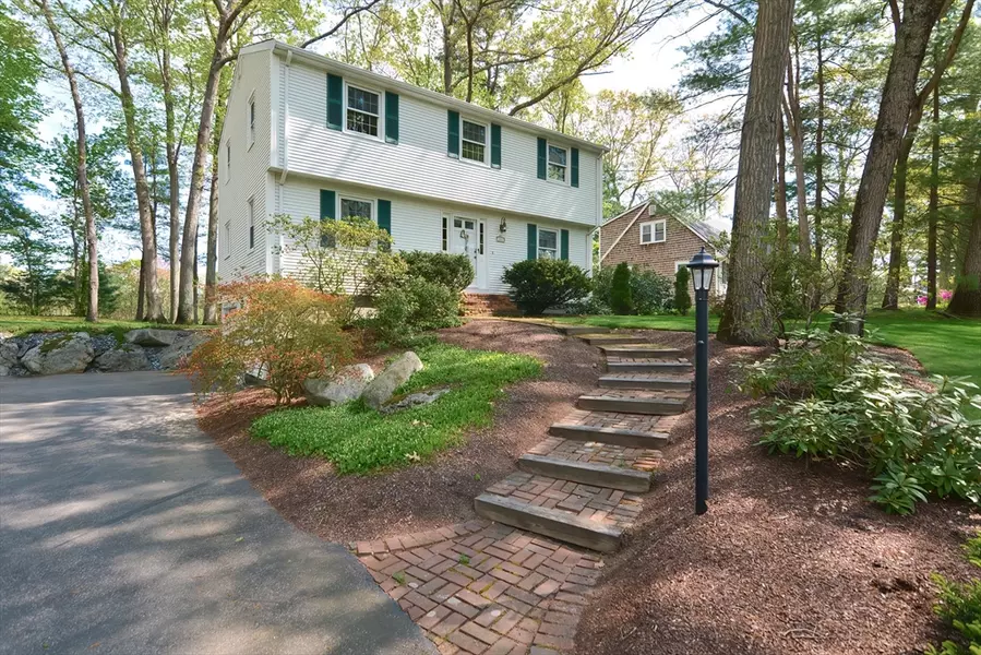 148 Horace Darling Dr, North Attleboro, MA 02760