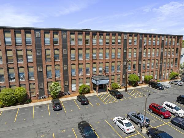 34 Newhall St #205, Lowell, MA 01852