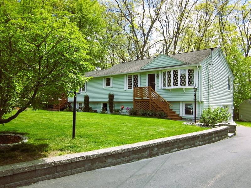 27 John F. Kennedy Drive, Millbury, MA 01527