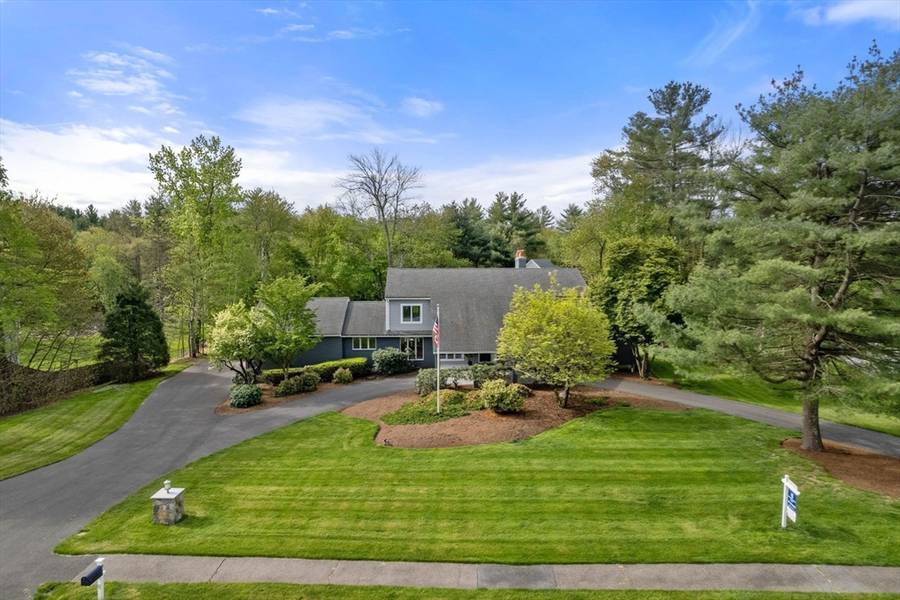 10 Hickory Dr, Medfield, MA 02052