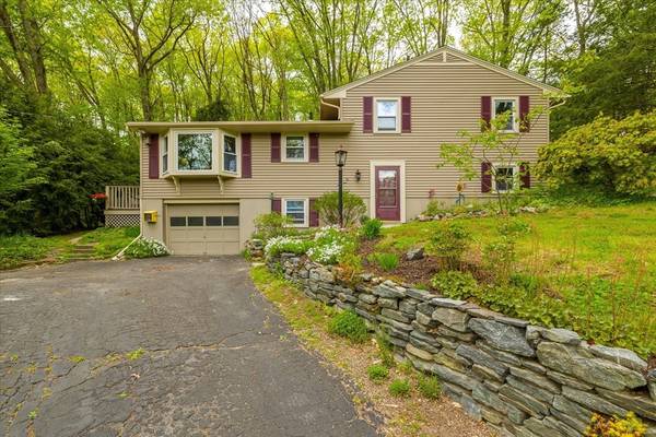 10 Centerwood Dr, Holden, MA 01520