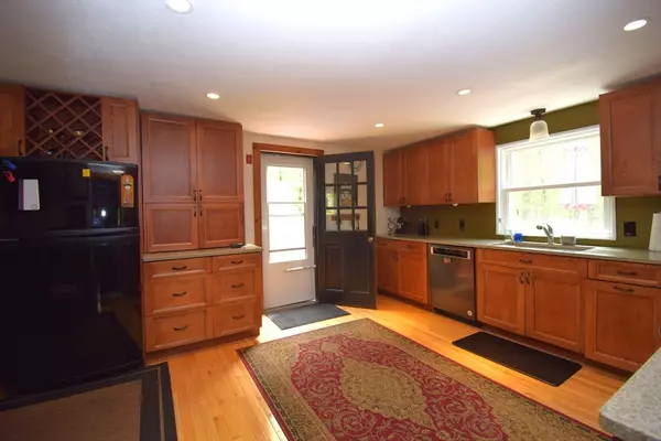 Kingston, NH 03848,7 Sunshine Drive