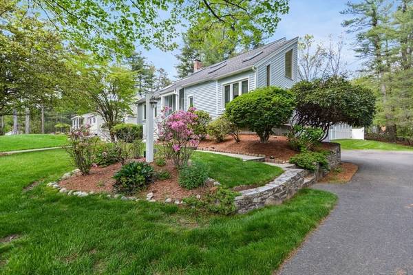 Holliston, MA 01746,55 Briarcliff Lane