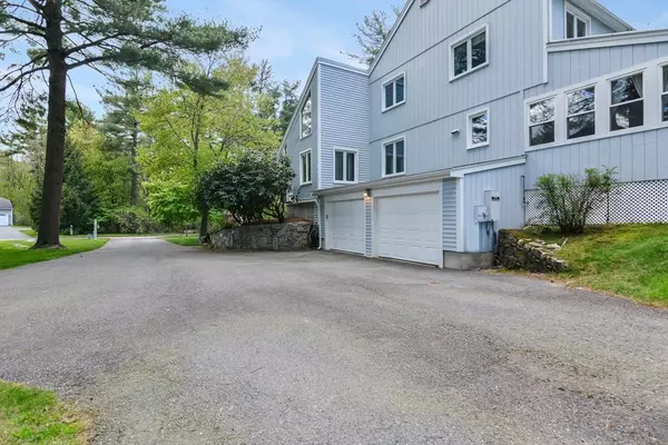 Holliston, MA 01746,55 Briarcliff Lane