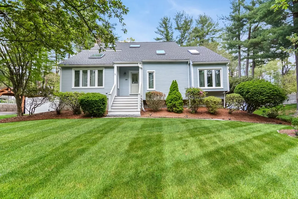 Holliston, MA 01746,55 Briarcliff Lane