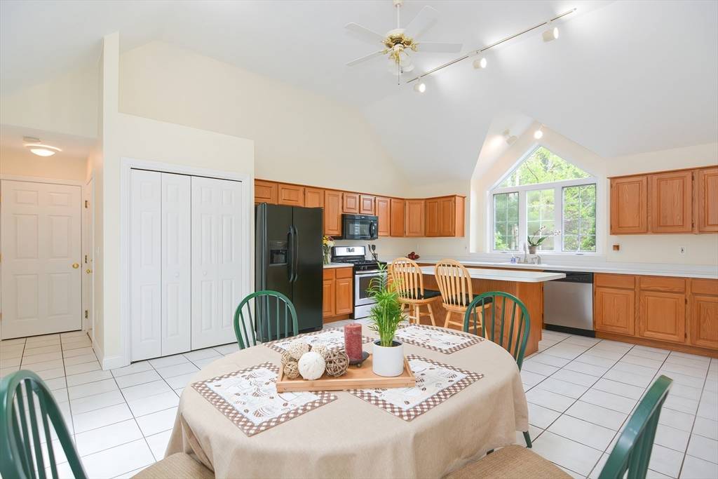 Westford, MA 01886,11 Cutter Ln