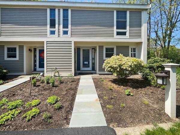 11 Oak St #16, Wellesley, MA 02482