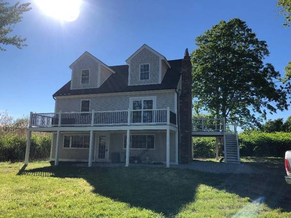 35 Holbrook Ave, Wellfleet, MA 02667