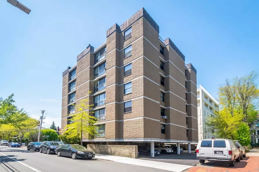 45 Trowbridge St #3C, Cambridge, MA 02138