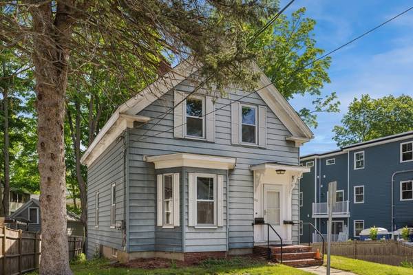 40 Village St, Reading, MA 01867