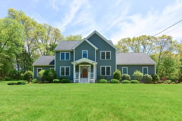 34 Longfellow Dr, Franklin, MA 02038