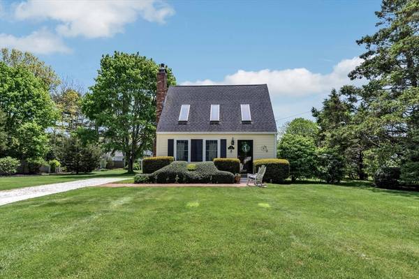 9 Bacon Farm Rd, Falmouth, MA 02536