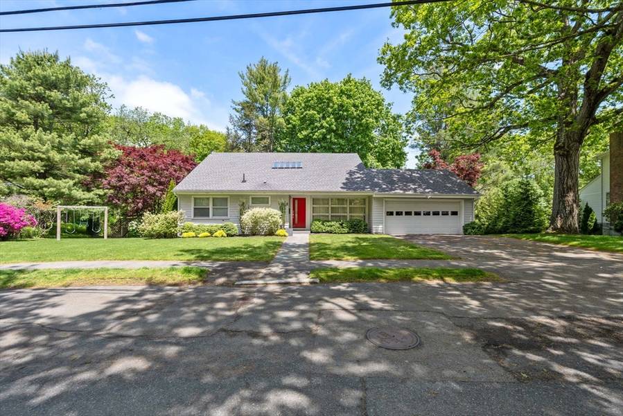 63 Kensington Cir, Brookline, MA 02467