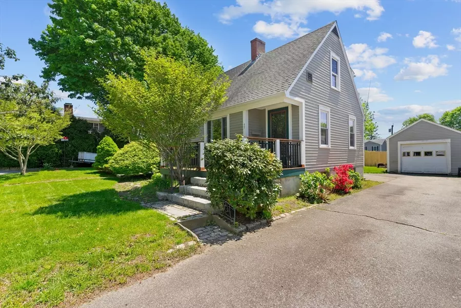 57 Hobson Ave, Tiverton, RI 02878