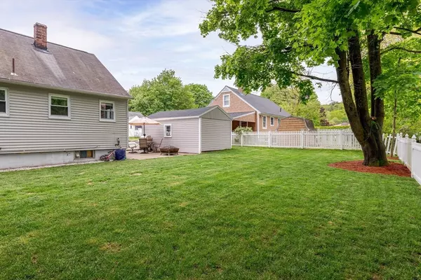 Shirley, MA 01464,7 Leonard St