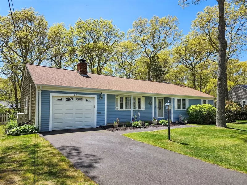 29 Sullivan Rd, Yarmouth, MA 02673